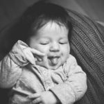 funny baby neugeborene fotografie
