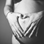 schwangerschaftsfotoshooting schwarz weiss berlin
